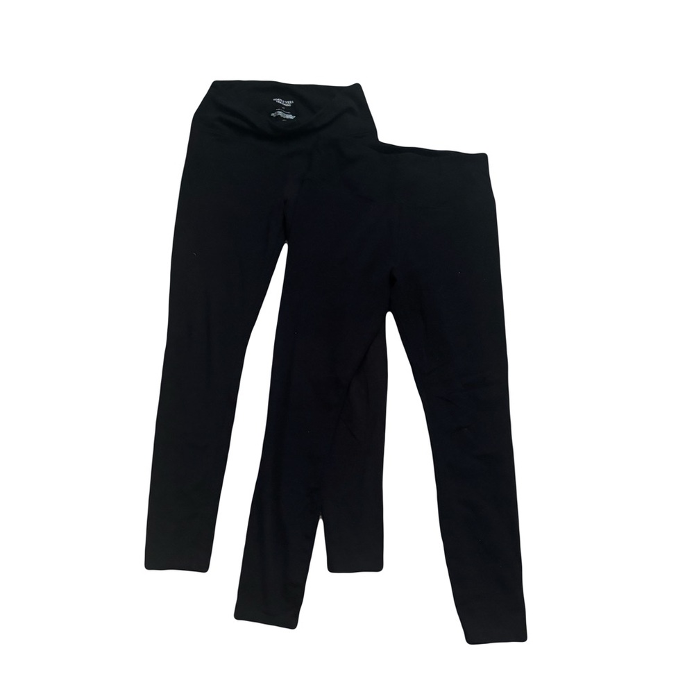 2 pairs of simply Vera leggings in black size medium
